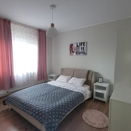 Apartament Central Apartman Jászvásár Kültér fotó